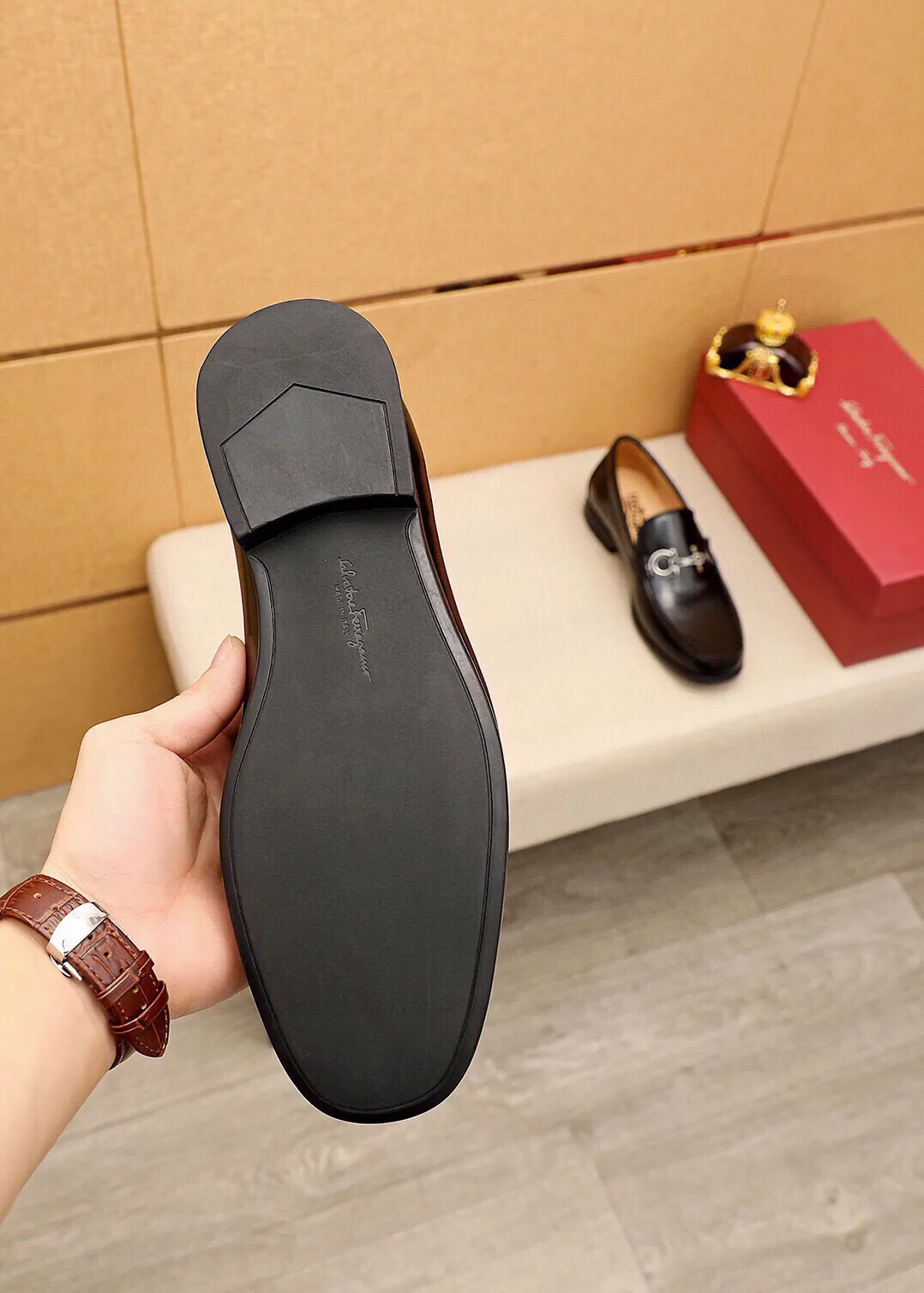 Men's shoes 💰480 💐 Product trademark: Ferragamo "Ferragamo" casual leather shoes Regular size: 38-44 (45🉑️customized) Product materials: Selected imported first-layer open-edge beaded cowhide leather upper + luxury hardware buckle, imported water-dyed cowhide leather lining. Strong three-dimensional visual effect, original outsole color: 4⃣️seed leather materials available